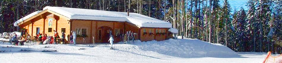 Cena in baita, chalet cimone cene, rifugio montagna del trentino Chalet in montagna